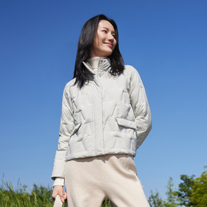 波司登奥莱秋季女休闲时尚轻暖零压舒适抗皱立领羽绒服短外套