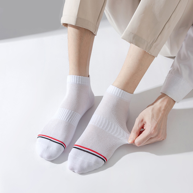 三枪男款透气跑步吸汗中短筒休闲男士夏秋季舒适女款针织袜子 9.9元