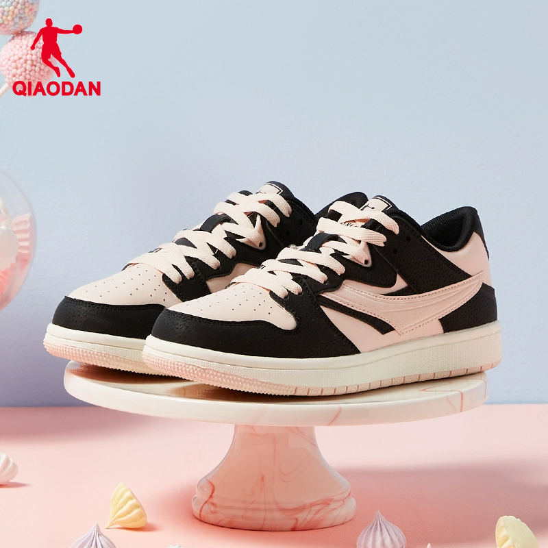 乔丹薄底鞋板鞋女旗舰店正品新款学生运动休闲鞋轻便百搭橡胶黑粉 119元