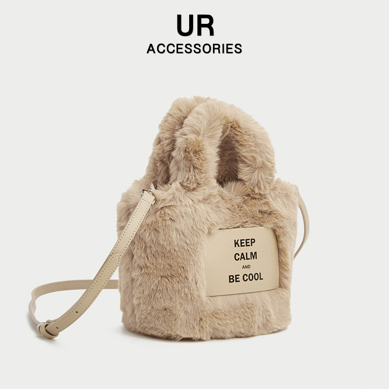 UR菱格包2025新款包包女小众高级轻奢包手机包气质百搭单肩斜挎包 87元