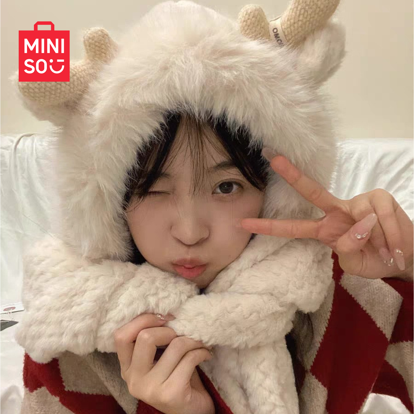 MINISO名创优品秋帽子围巾手套一体女保暖毛绒三件套可爱连帽百搭 79元