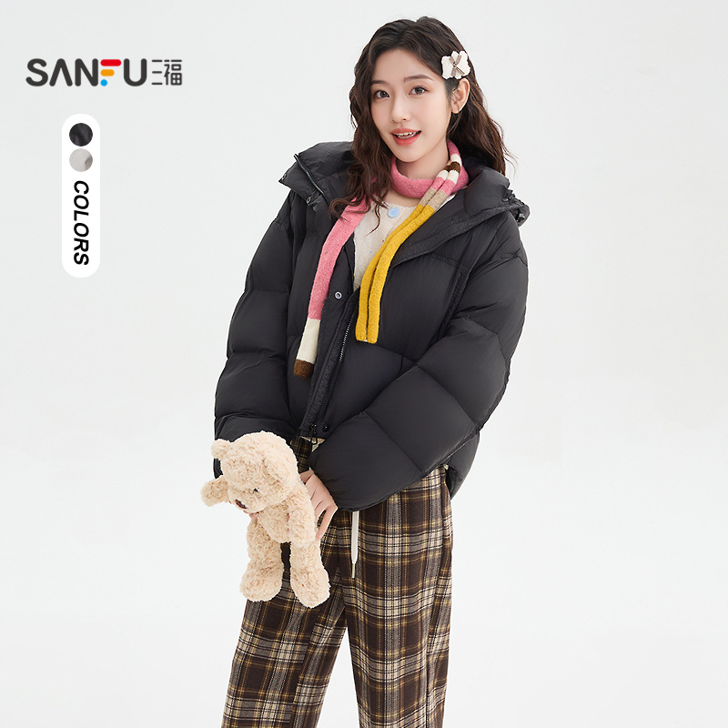 三福羽绒服女款冬季2025休闲短款抽绳摆连帽泡芙外套女装844714 437.4元