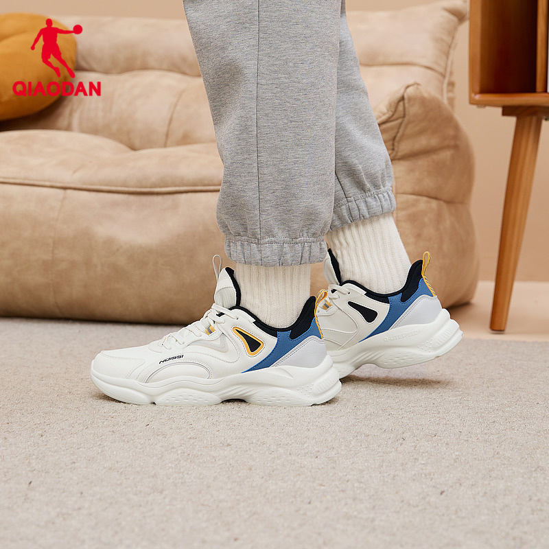 乔丹加绒保暖休闲鞋男运动鞋2025冬季皮面防水老爹鞋白色百搭鞋子 149元