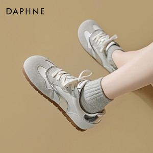 达芙妮新款运动休闲鞋板鞋百搭女款通勤时尚德训鞋老爹鞋