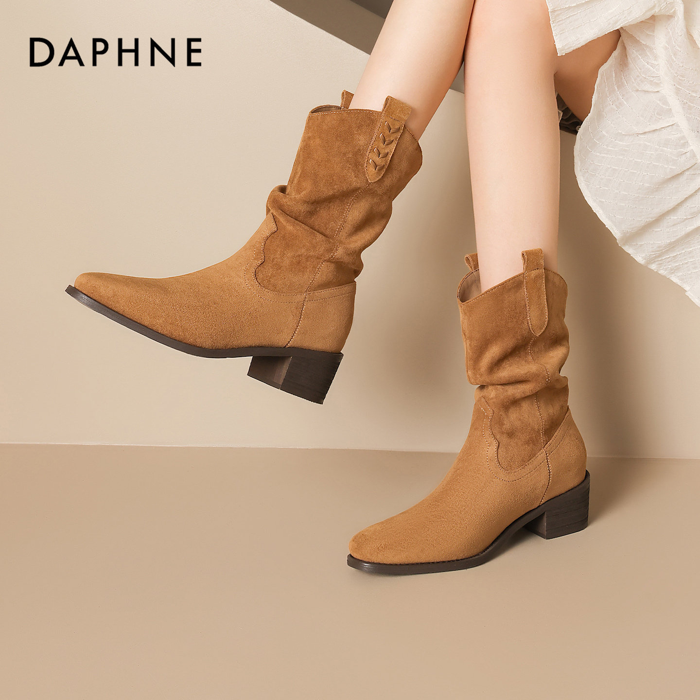 达芙妮时尚马丁靴年秋冬百搭保暖靴子女加绒工装靴休闲短靴单靴 69元