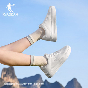 乔丹夏季透气小白鞋板鞋女款2026新款网面轻便白色空军一号运动鞋