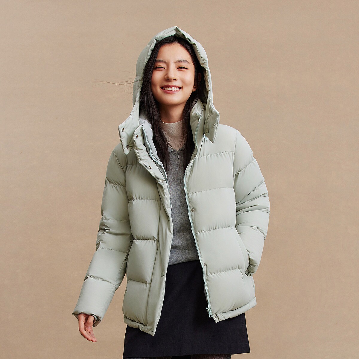 【白月光】波司登新款短款羽绒服女可拆卸帽后收腰弹力保暖显瘦 999元